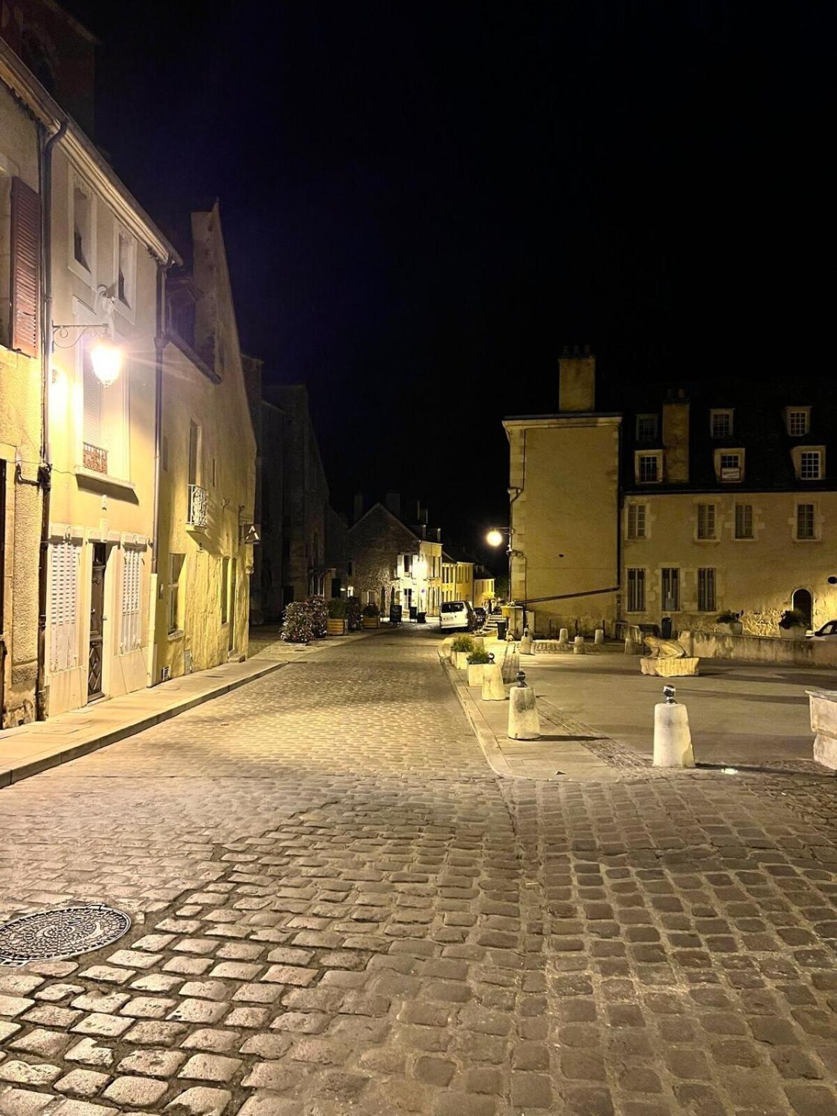 Maison Dans Quartier Historique : La Grenouille Villa Avallon Exterior foto