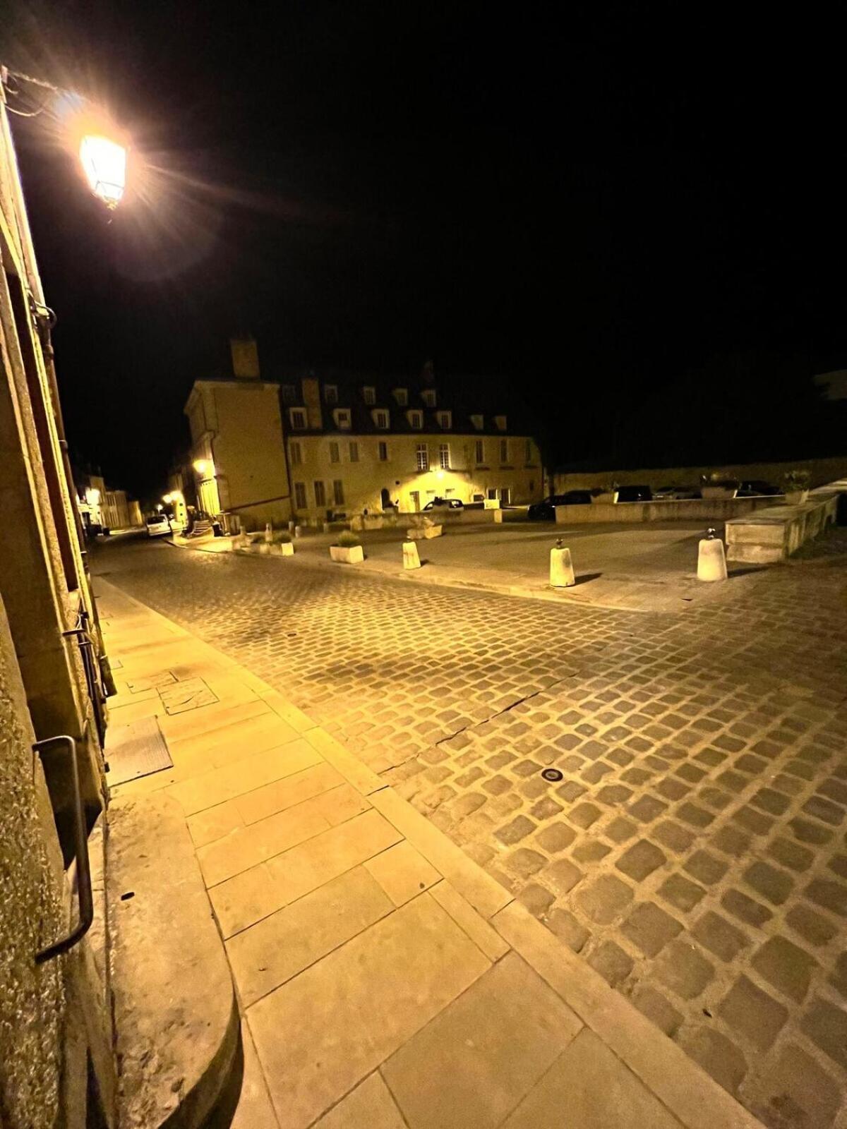 Maison Dans Quartier Historique : La Grenouille Villa Avallon Exterior foto