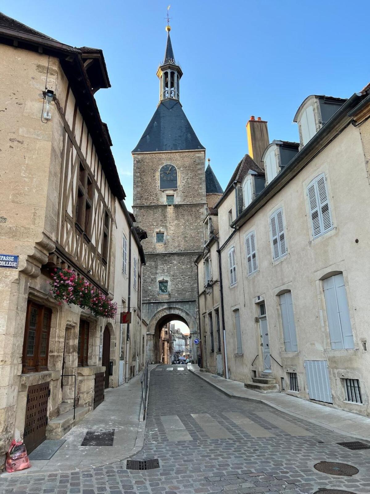 Maison Dans Quartier Historique : La Grenouille Villa Avallon Exterior foto